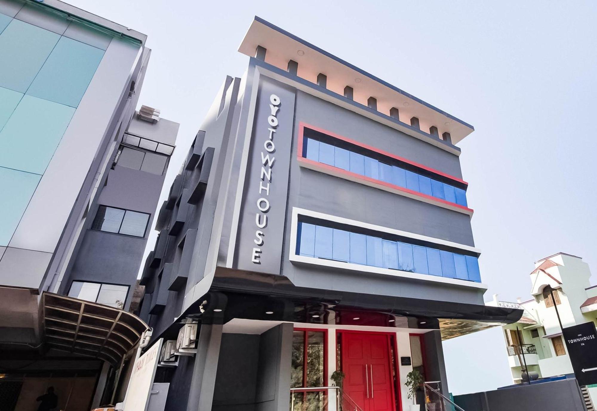 Super Townhouse Lords Inn Regency Manglia Exterior foto