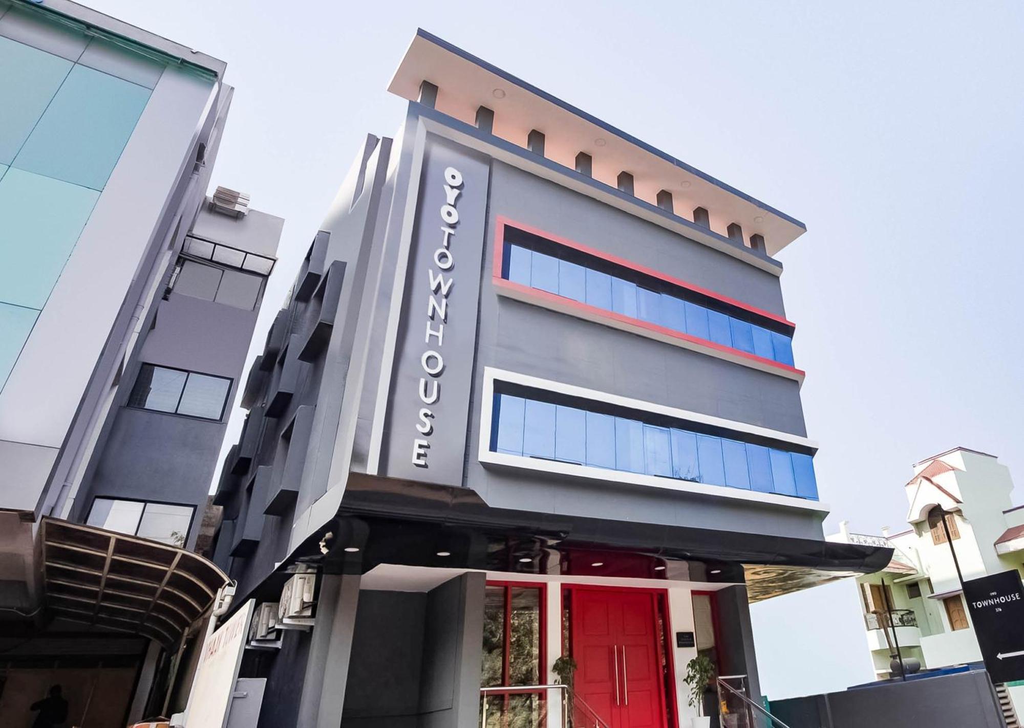 Super Townhouse Lords Inn Regency Manglia Exterior foto