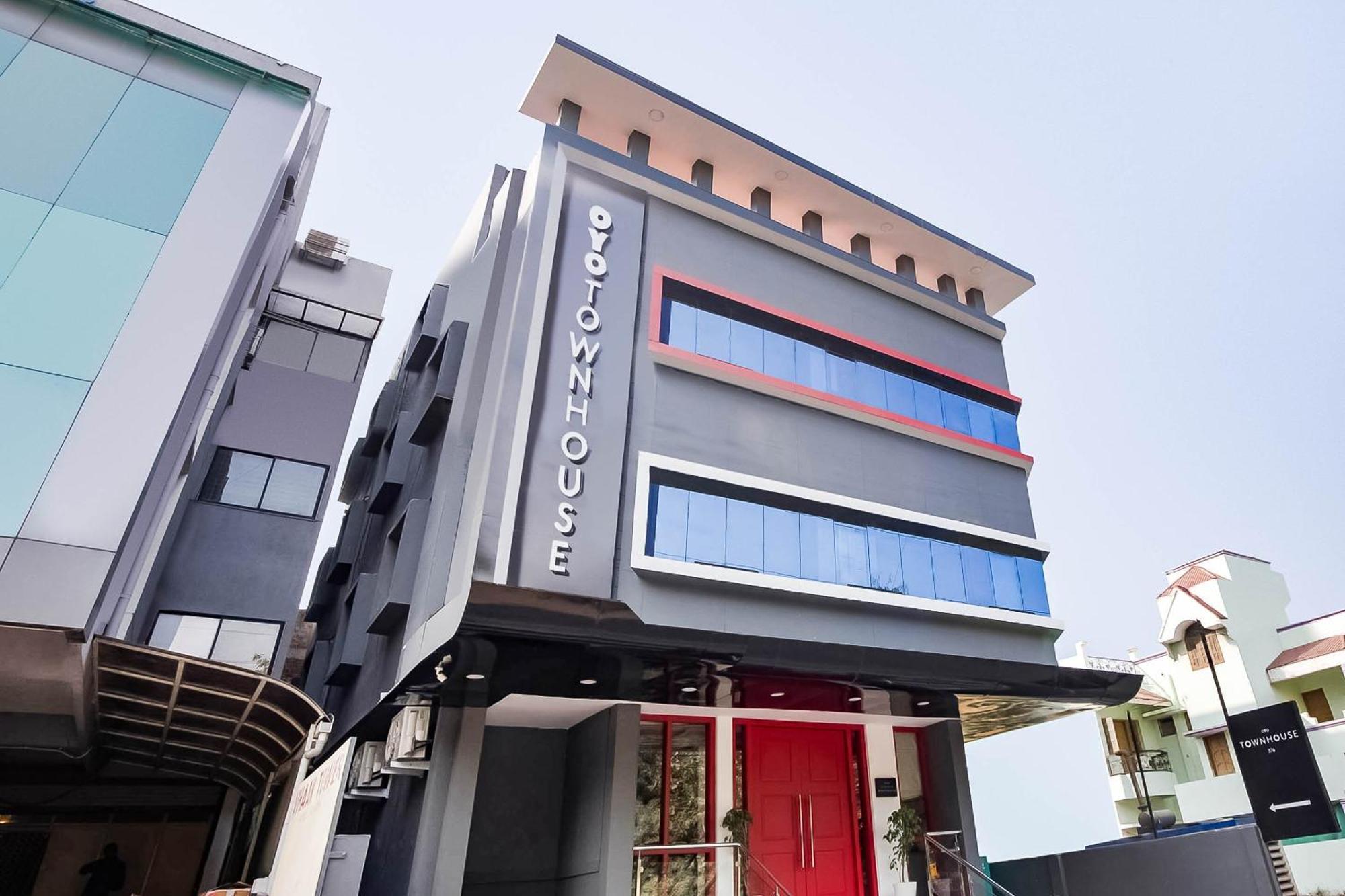 Super Townhouse Lords Inn Regency Manglia Exterior foto