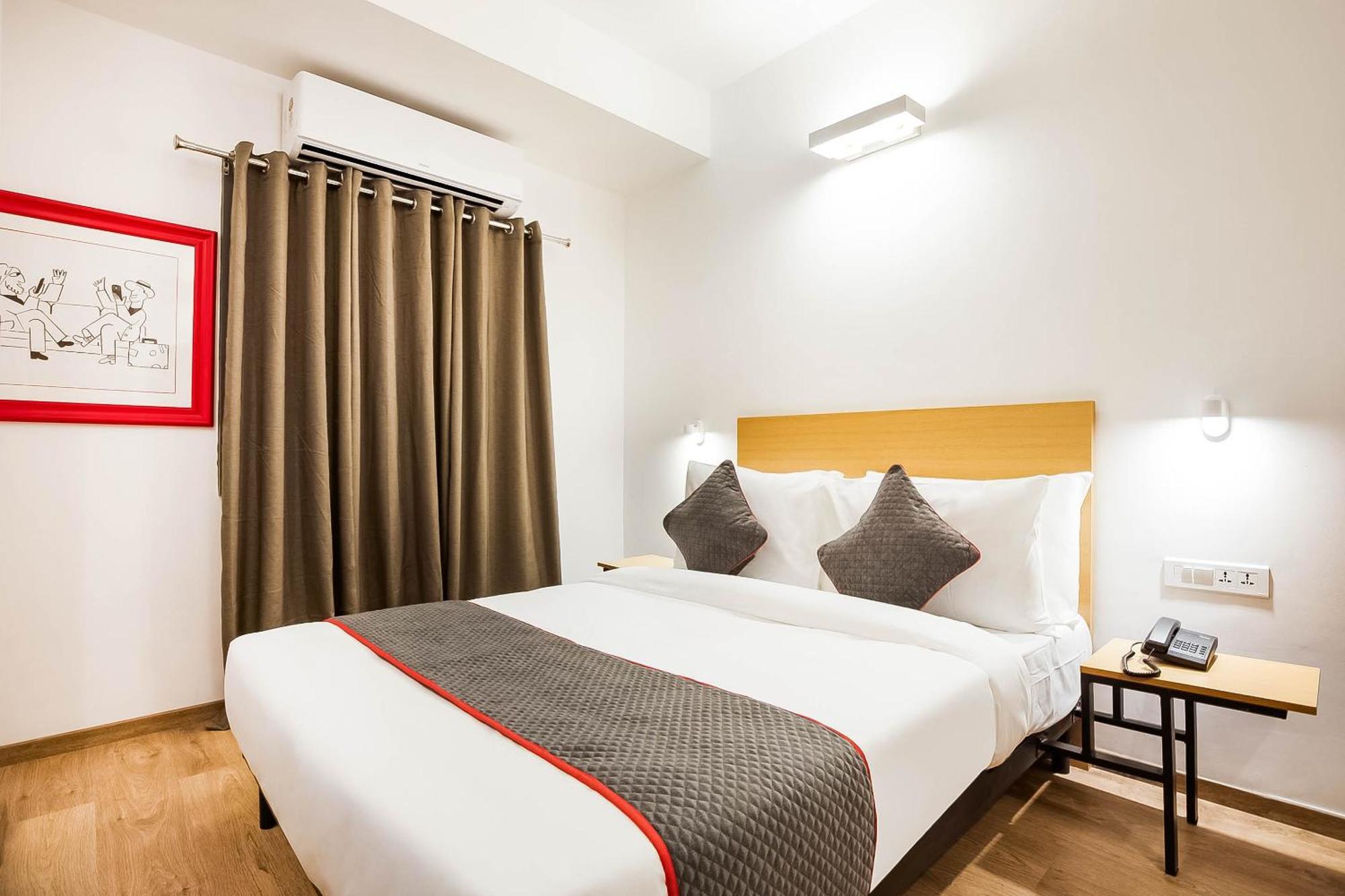 Super Townhouse Lords Inn Regency Manglia Exterior foto